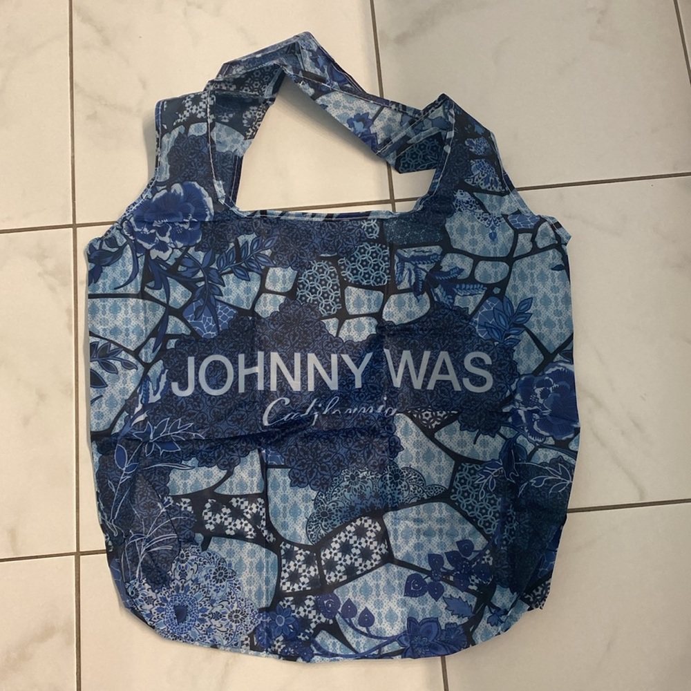 NWT Johnny was reusable nylon tote bag blue floral patchwork